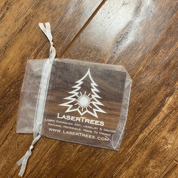 Laser etched pendant - Picture 2 of 5